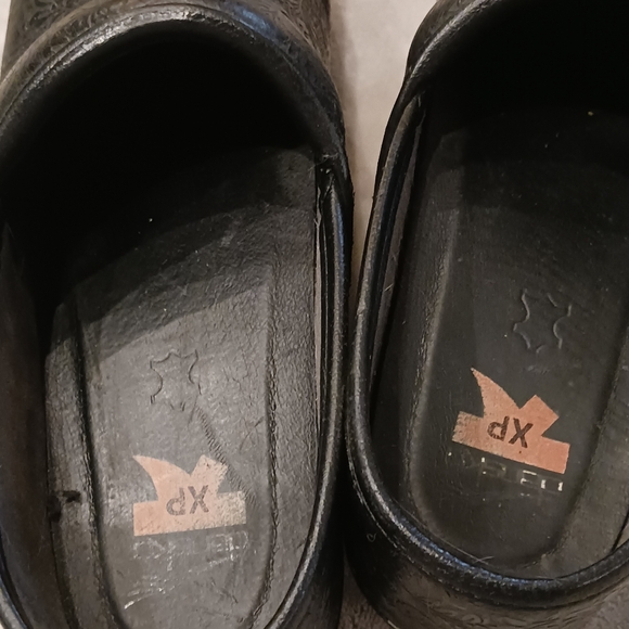 Dansko size 41 clogs - Picture 9 of 9